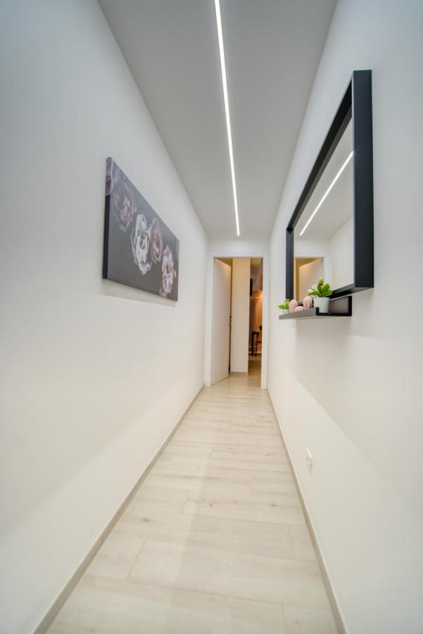 Suzzani 273 * Milano